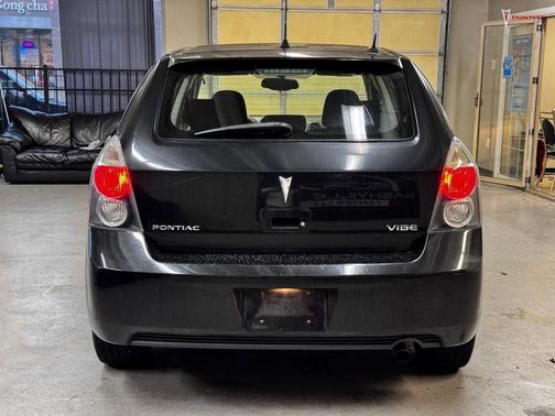 2009 Pontiac Vibe Base
