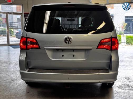 2012 Volkswagen Routan SE