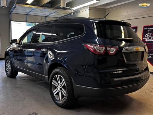 2017 Chevrolet Traverse 2LT
