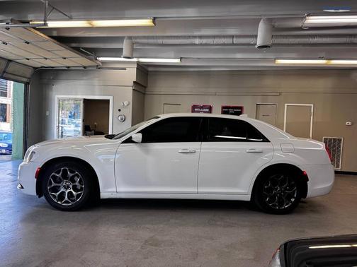 2016 Chrysler 300 S