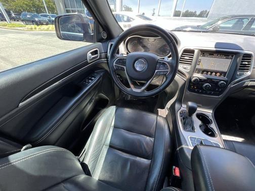 Diamond Black Crystal Pearlcoat 2017 Jeep Grand Cherokee Limited
