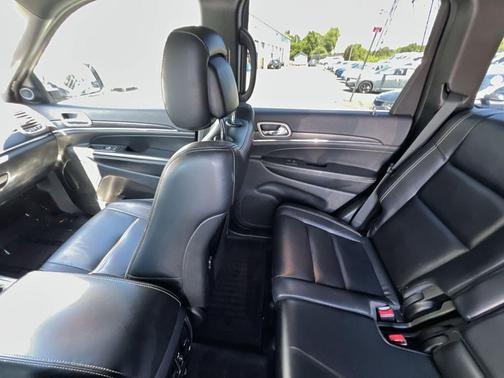 Diamond Black Crystal Pearlcoat 2017 Jeep Grand Cherokee Limited
