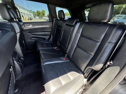 Diamond Black Crystal Pearlcoat 2017 Jeep Grand Cherokee Limited
