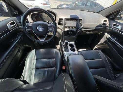 Diamond Black Crystal Pearlcoat 2017 Jeep Grand Cherokee Limited