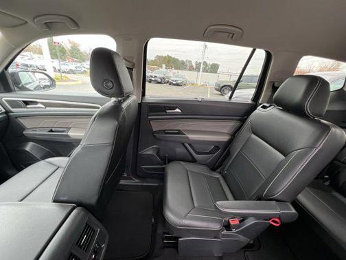 2022 Volkswagen Atlas 2.0T SE w/Technology