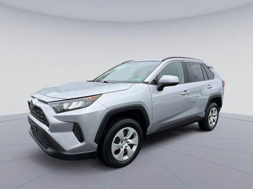 Silver Sky Metallic 2019 Toyota RAV4 LE