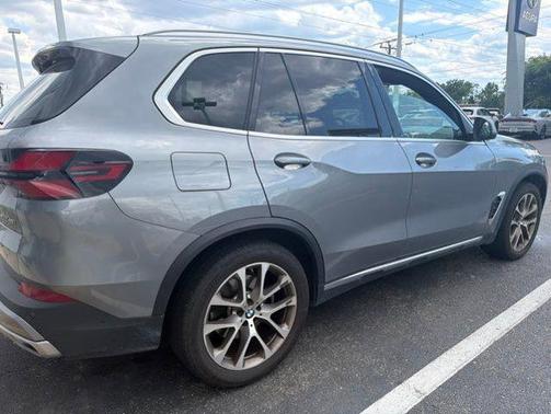 Skyscraper Grey Metallic 2025 BMW X5 xDrive40i