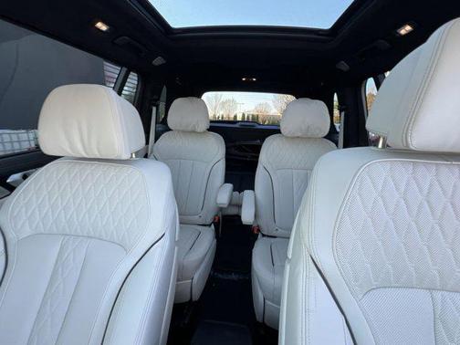 2025 BMW X7 M60i
