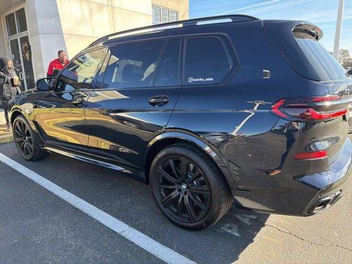 2025 BMW X7 M60i