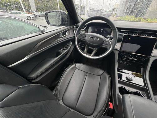 Diamond Black Crystal Pearlcoat 2024 Jeep Grand Cherokee Limited