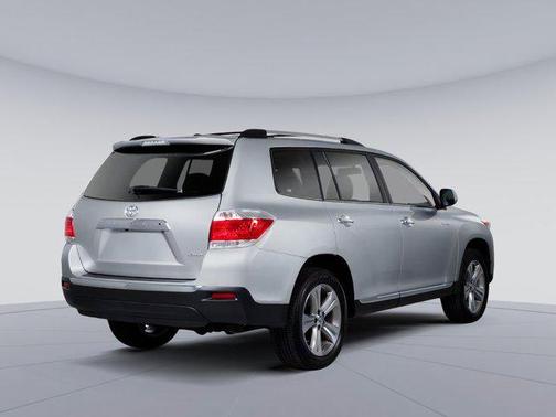 2013 Toyota Highlander SE