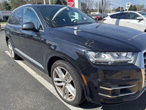 Orca Black Metallic 2018 Audi Q7 3.0T Prestige