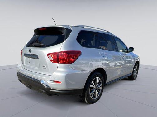 2018 Nissan Pathfinder SV