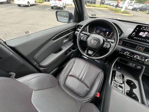 Crystal Black Pearl 2025 Honda Pilot Black Edition