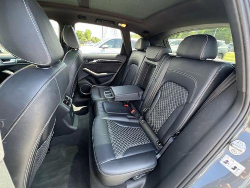 Daytona Gray Pearl Effect 2017 Audi SQ5 3.0T Premium Plus