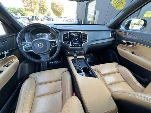 2022 Volvo XC90 T6 Inscription