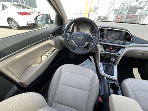 Quartz White Pearl 2017 Hyundai ELANTRA SE