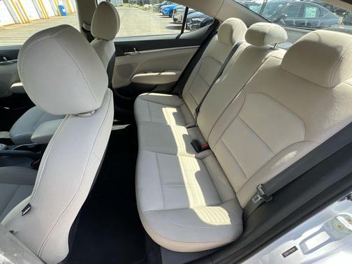 Quartz White Pearl 2017 Hyundai ELANTRA SE
