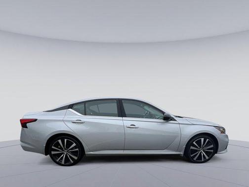 2021 Nissan Altima SR FWD