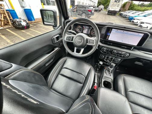 Silver Zynith Clearcoat 2024 Jeep Wrangler Sahara