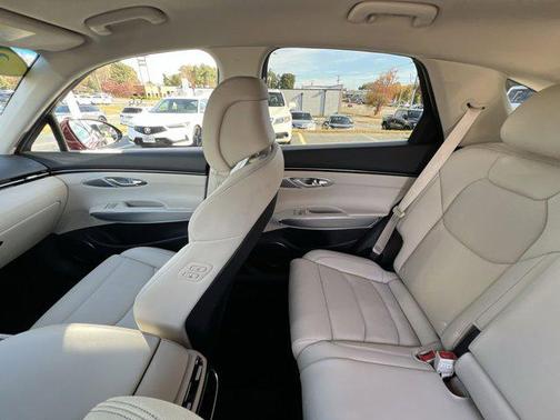 2022 Genesis GV70 2.5T AWD