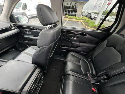 2023 Honda Pilot Touring 8-Passenger