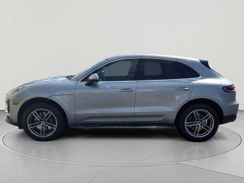 Dolomite Silver Metallic 2021 Porsche Macan Macan