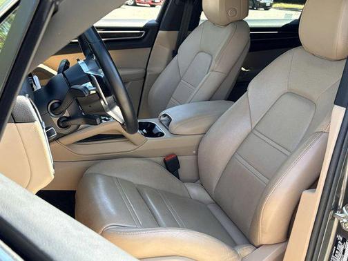 Quartzite Grey Metallic 2021 Porsche Cayenne Cayenne