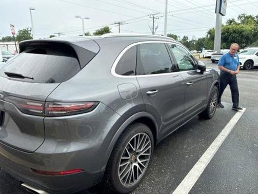 Quartzite Grey Metallic 2021 Porsche Cayenne Cayenne