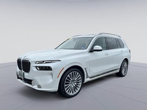 Mineral White Metallic 2024 BMW X7 xDrive40i