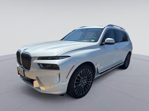 Mineral White Metallic 2024 BMW X7 xDrive40i