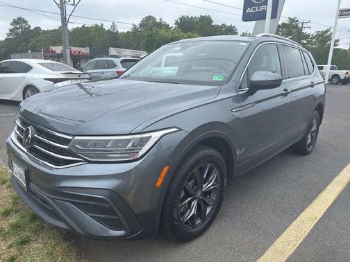 Platinum Gray Metallic 2023 Volkswagen Tiguan 2.0T SE 4MOTION