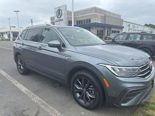 Platinum Gray Metallic 2023 Volkswagen Tiguan 2.0T SE 4MOTION