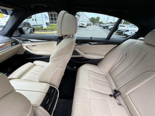 2018 BMW 530 530i