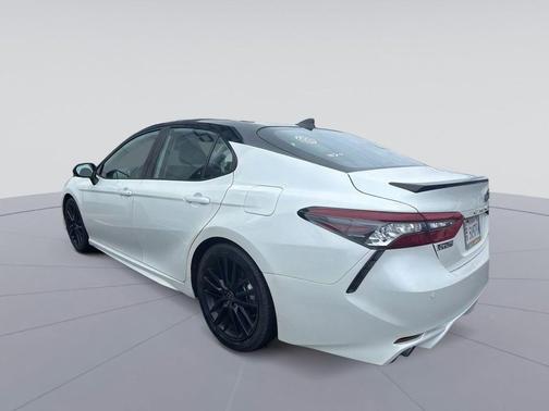 Wind Chill Pearl/Midnight Black Metallic 2024 Toyota Camry XSE