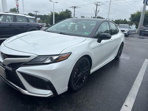 Wind Chill Pearl/Midnight Black Metallic 2024 Toyota Camry XSE