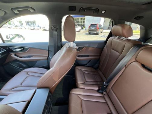 Carrara White 2019 Audi Q7 55 Premium