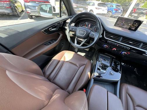 Carrara White 2019 Audi Q7 55 Premium