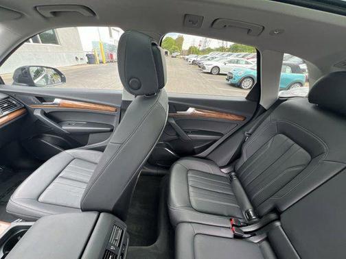 Daytona Gray Pearl Effect 2023 Audi Q5 45 S line Premium