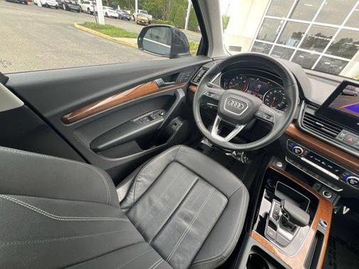 Daytona Gray Pearl Effect 2023 Audi Q5 45 S line Premium