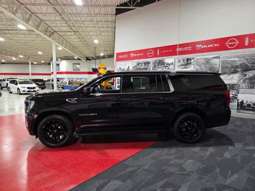Onyx Black 2022 GMC Yukon XL SLE