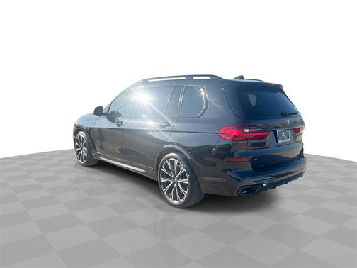 2021 BMW X7 M50i