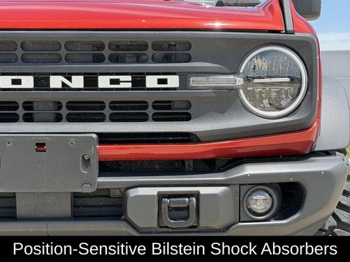 Hot Pepper Red Metallic Tinted Clearcoat 2023 Ford Bronco Black Diamond