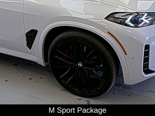 Mineral White Metallic 2024 BMW X5 xDrive40i