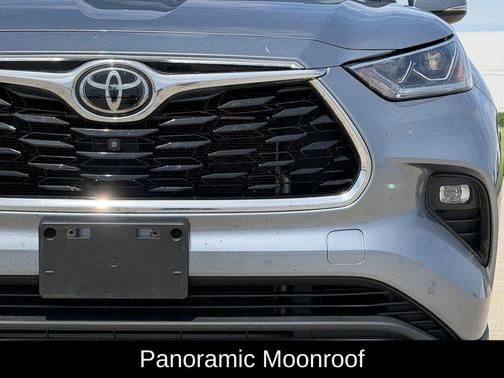 Moon Dust 2021 Toyota Highlander Platinum