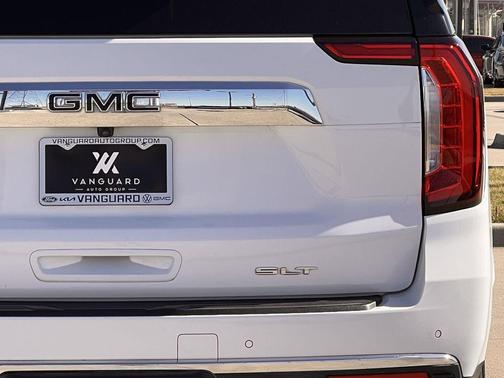 2023 GMC Yukon SLT