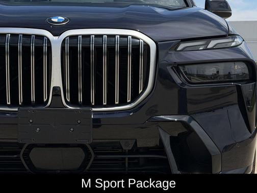 Carbon Black Metallic 2023 BMW X7 xDrive40i