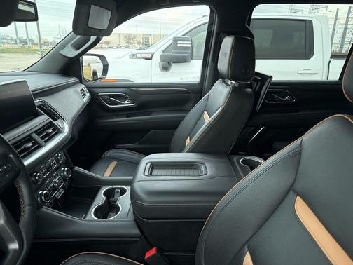 2023 GMC Yukon XL 4WD AT4