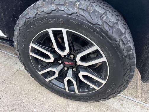 2023 GMC Yukon XL 4WD AT4