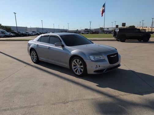 2017 Chrysler 300 Limited